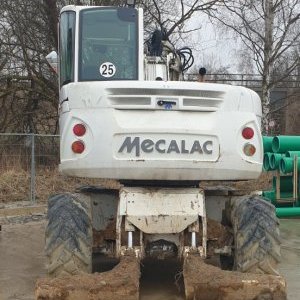 foto 13t excavator offset boom Mecalac 714, 4 buckets